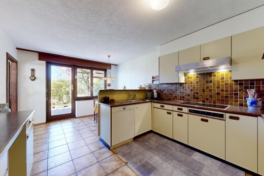 cuisine avec dark countertops, plans de travail, hotte, cloison sèche, et drywall