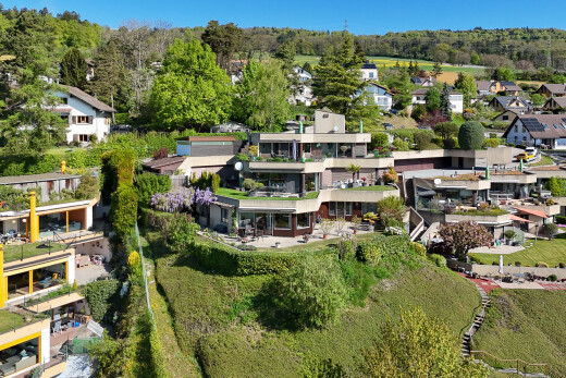 extérieur du bâtiment avec day time, vue résidentielle, et residential view
