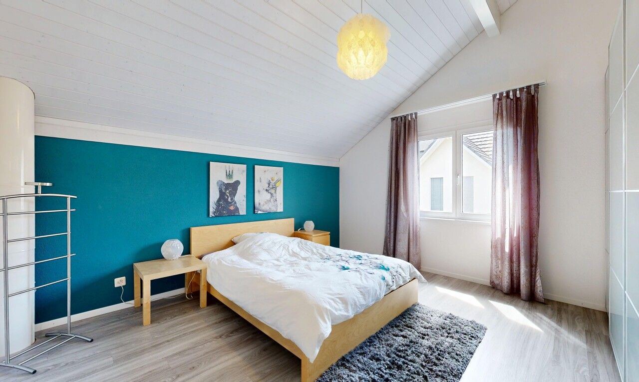 zimmer / schlafzimmer mit dachschräge, vaulted ceiling, gipskartonwand, drywall, und zusätzliches zimmer