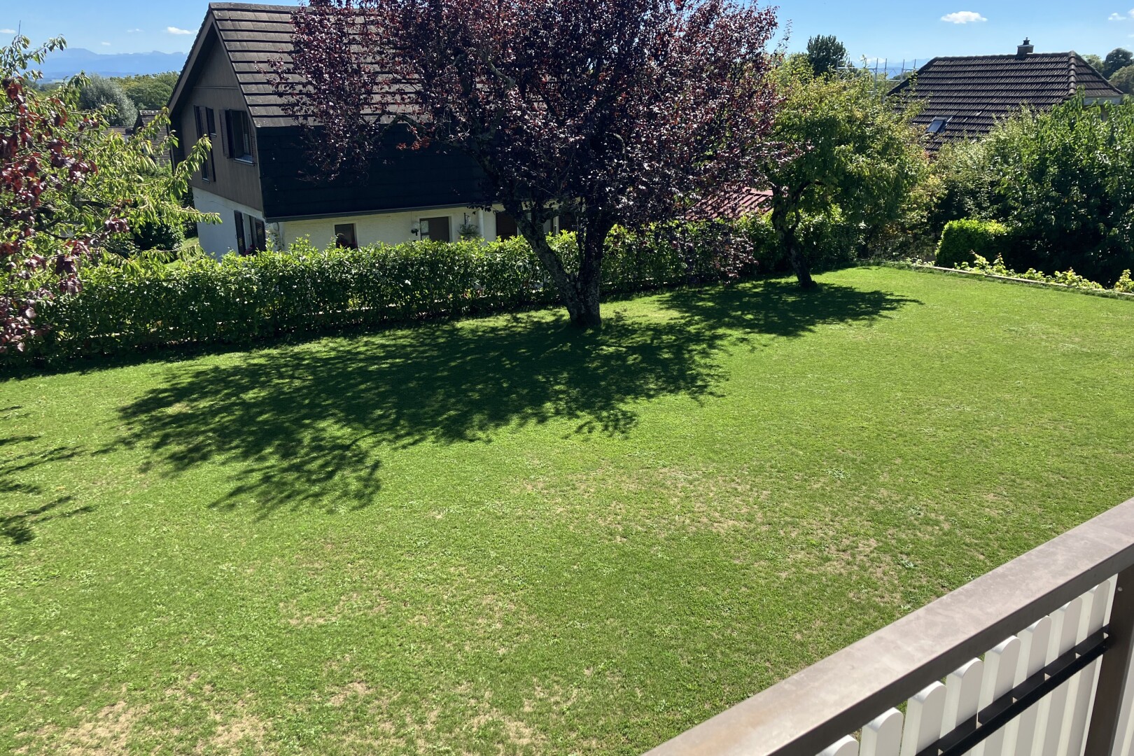 jardin avec day time, from property, et pelouse