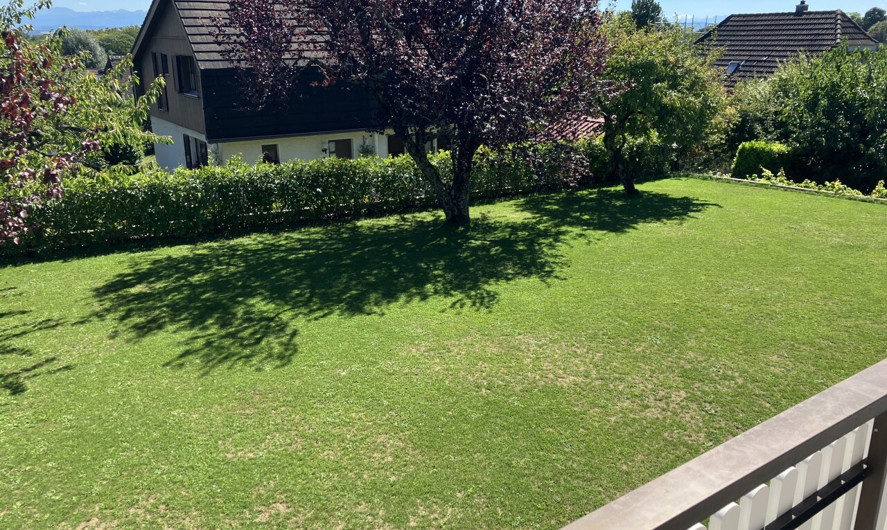 jardin avec day time, from property, et pelouse
