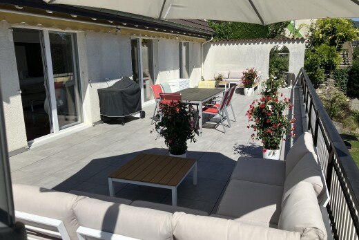terrasse avec espace de vie extérieur, from property, gril, coin repas extérieur, et terrasse