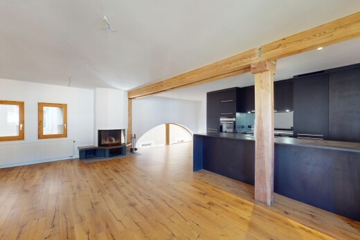 wohnzimmer mit holzfußboden, gipskartonwand, und kühler