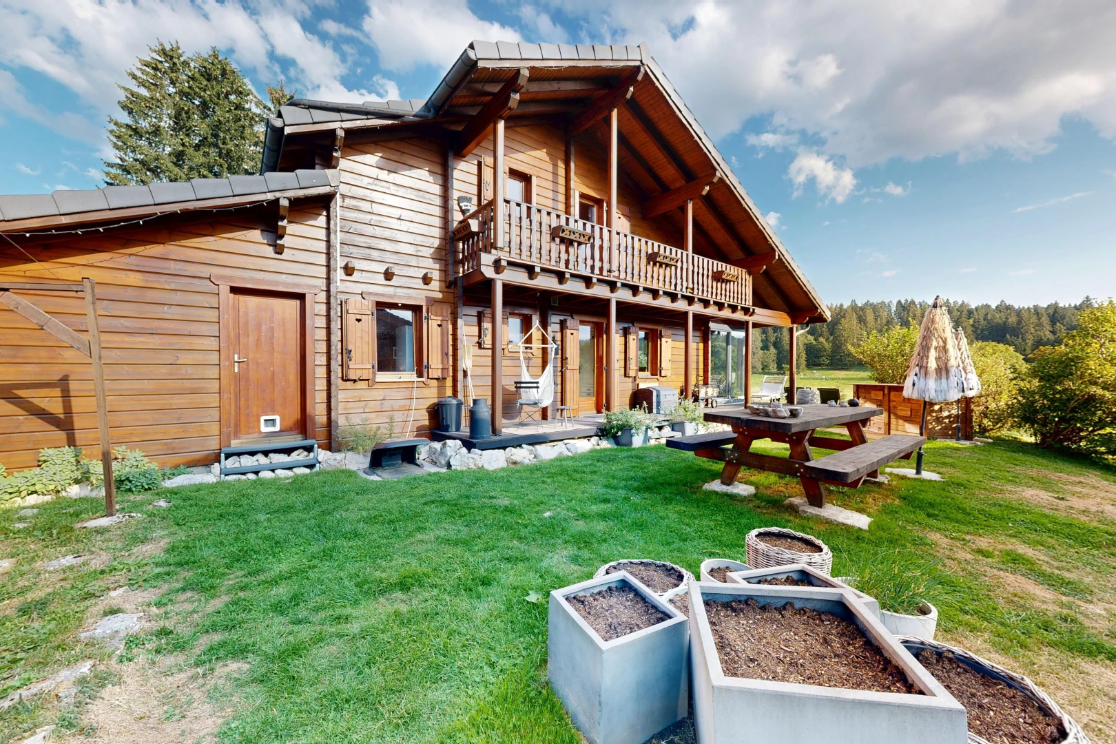 außenansicht mit rasen, horizontale verkleidung, balkon, from property, und property visible