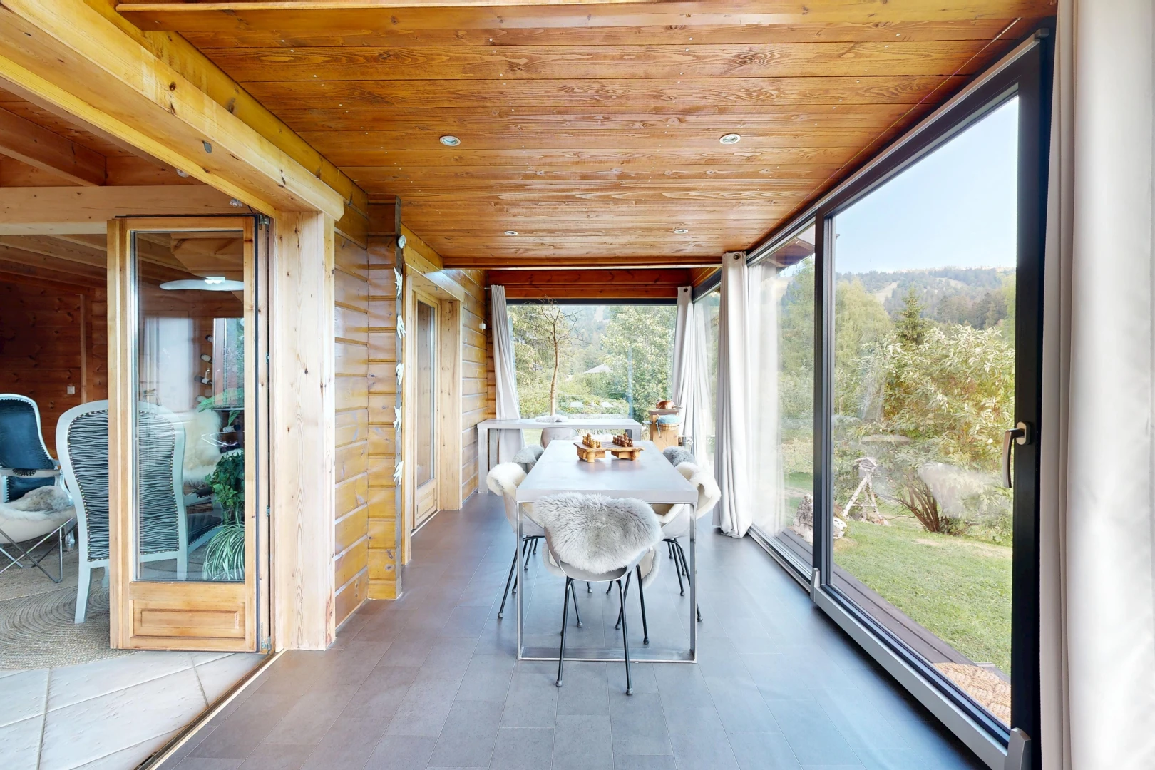 esszimmer mit holzdecke, wood ceiling, wintergarten, high end ceiling, und einbauleuchten
