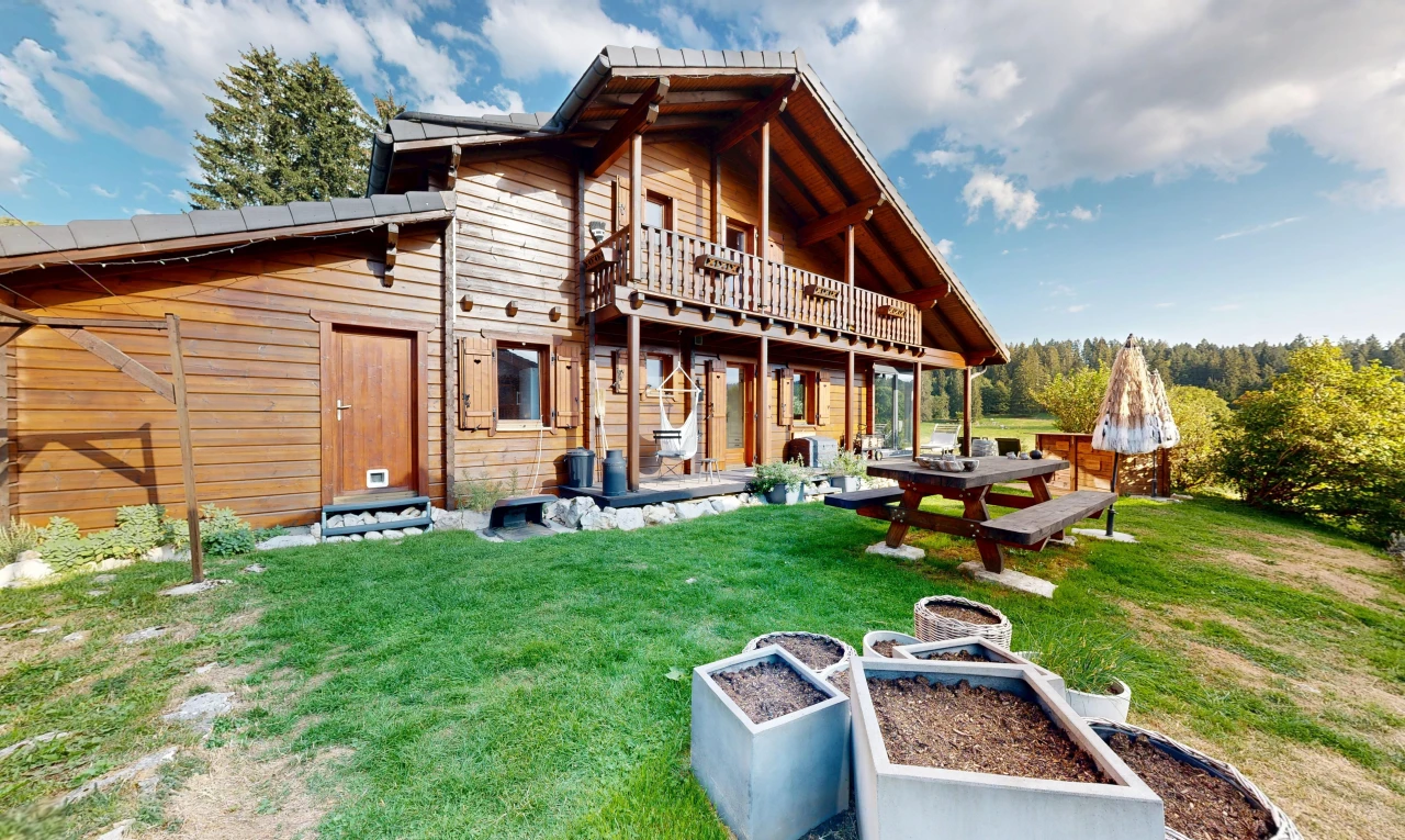 außenansicht mit rasen, horizontale verkleidung, balkon, from property, und property visible