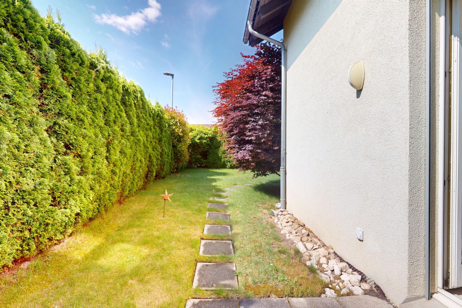 garten mit day time und rasen