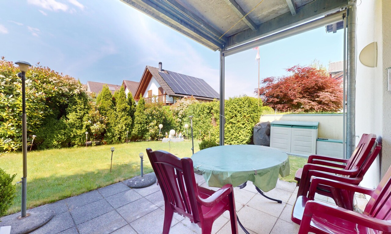 terrasse mit terrasse, rasen, day time, und from property