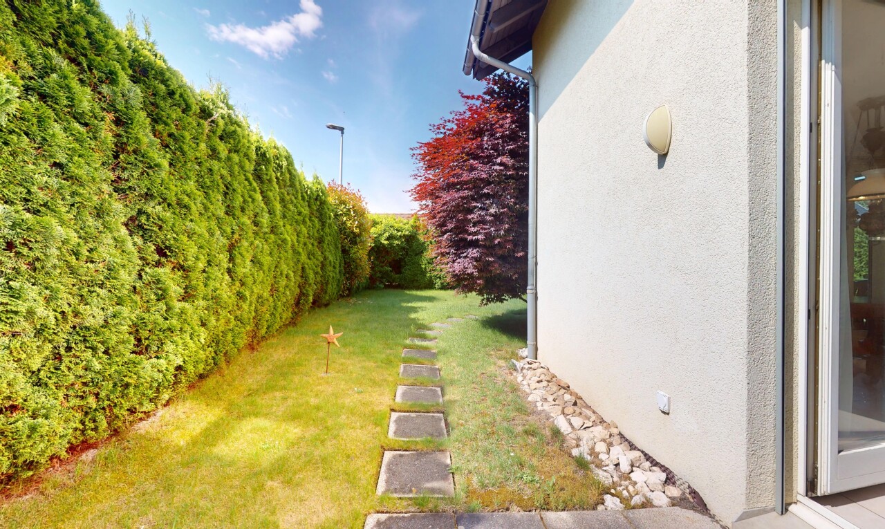 garten mit day time und rasen