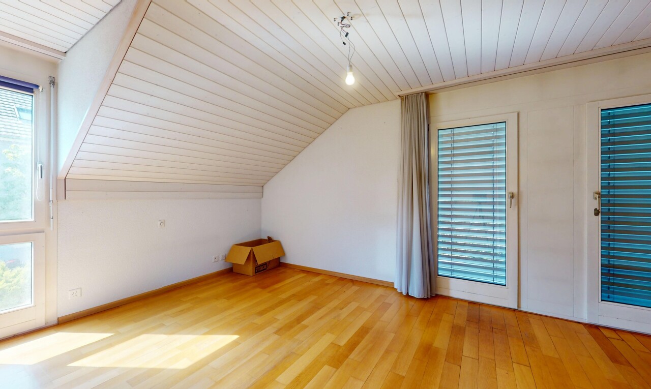 leerer raum mit wood finish floor, holzfußboden, drywall, gipskartonwand, und inside property
