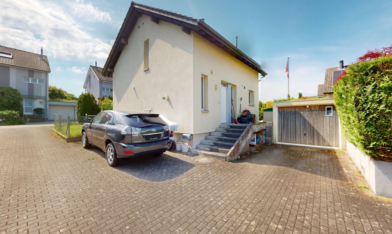 außenansicht mit day time, property visible, vortreppe, und stuckverkleidung