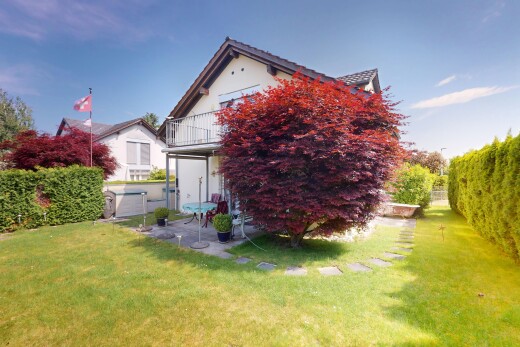 außenansicht mit balkon, rasen, property visible, terrasse, und day time