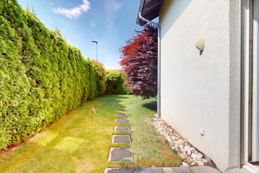 garten mit day time und rasen