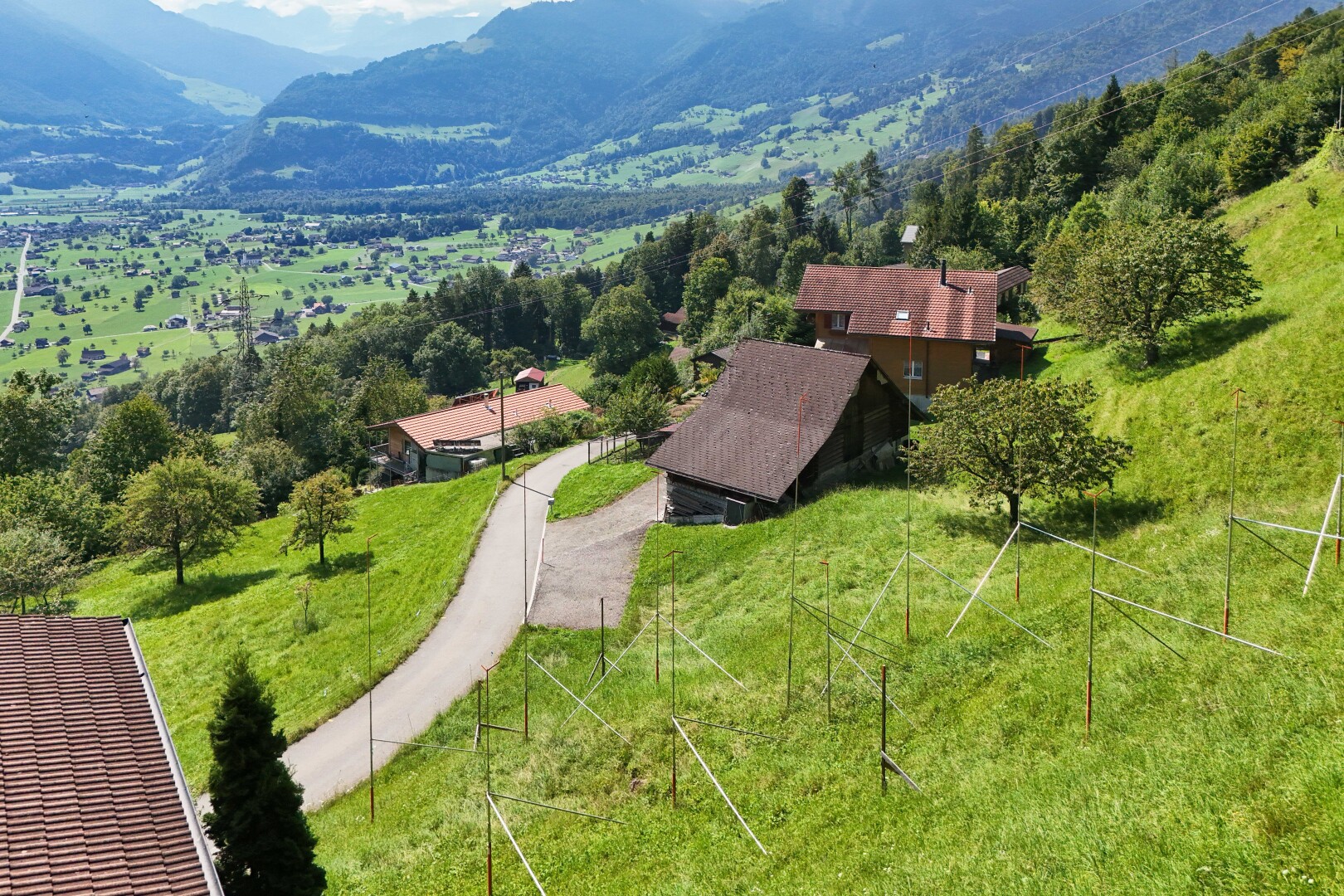 vue sur la montagne avec vue sur la montagne, mountain view, day time, et property visible