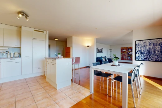 esszimmer mit light floor, deckenbeleuchtung, drywall, gipskartonwand, und inside property