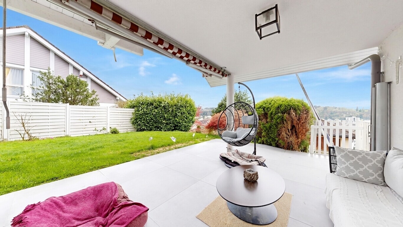 terrasse mit zaun, rasen, day time, terrasse, und from property