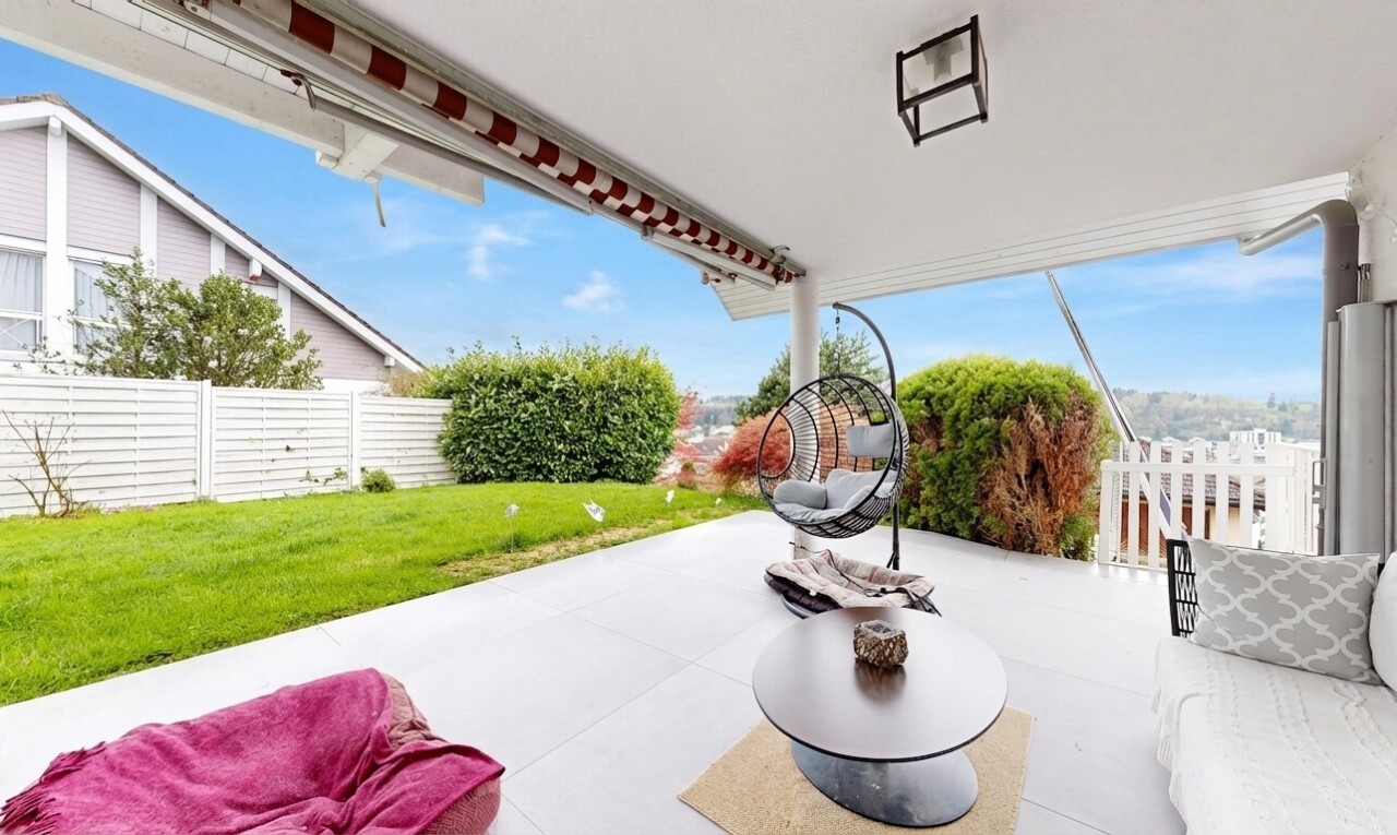 terrasse mit zaun, rasen, day time, terrasse, und from property