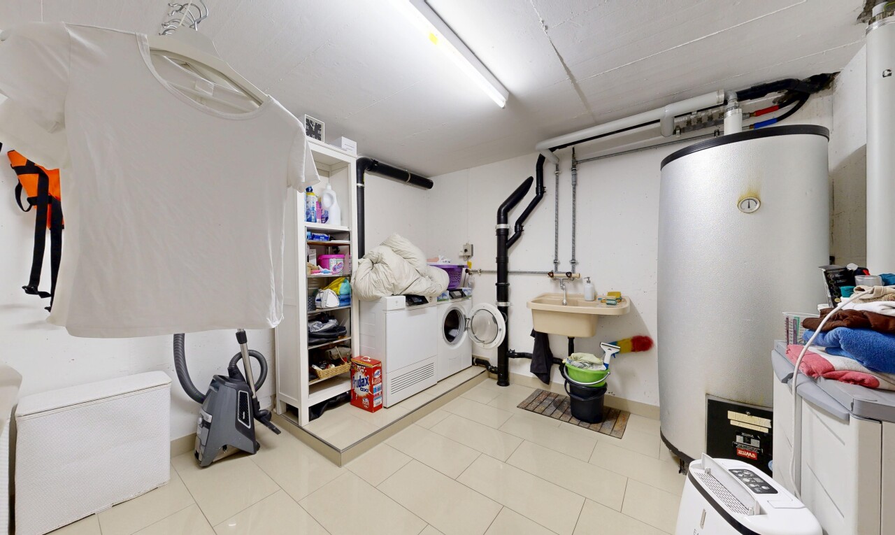 wäschekammer mit light floor, wasserkocher, inside property, gipskartonwand, und drywall