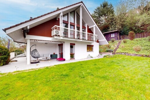 außenansicht mit terrasse, from property, day time, rasen, und balkon