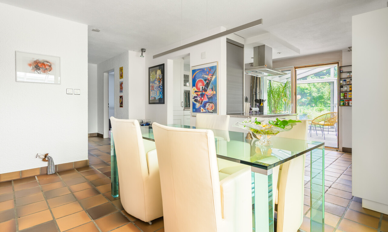 salle à manger avec lumière naturelle, natural light, inside property, cloison sèche, et drywall