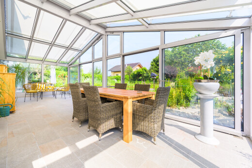 terrasse avec coin repas extérieur, terrasse, et day time
