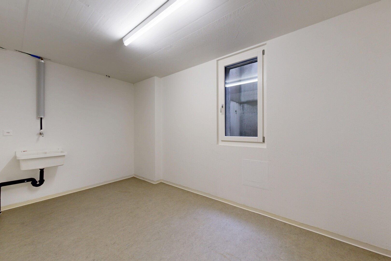 empty room with carpet and baseboards