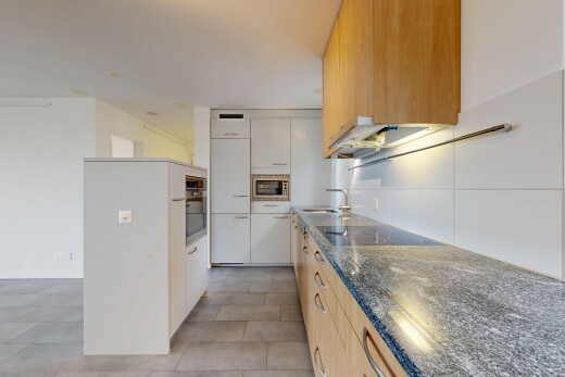 cuisine avec inside property, plans de travail en pierre, stone countertops, light floor, et four