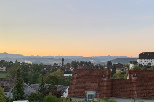 extérieur du bâtiment avec dusk, mountain view, et vue sur la montagne