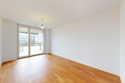 pièce vide avec drywall, cloison sèche, natural light, lumière naturelle, et inside property