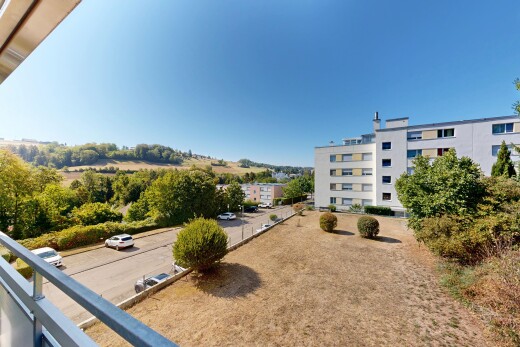 außenansicht mit day time, from property, blick auf wohnanlage, apartment complex view, und parkplatz
