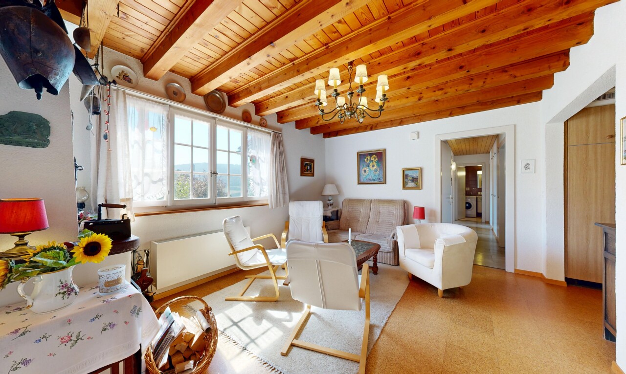 salon avec natural light, lumière naturelle, inside property, lustre remarquable, et drywall