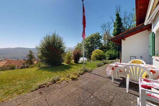 terrasse mit rasen, from property, und day time
