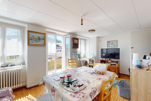 salle à manger avec inside property, lumière naturelle, natural light, radiateur, et parquet floor