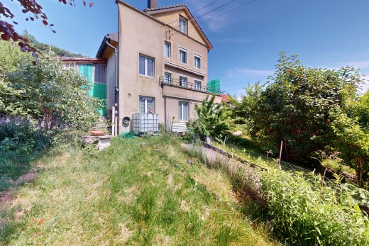 außenansicht mit property visible, stuckverkleidung, day time, und schornstein