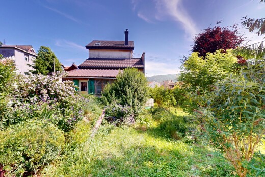 außenansicht mit schornstein und property visible