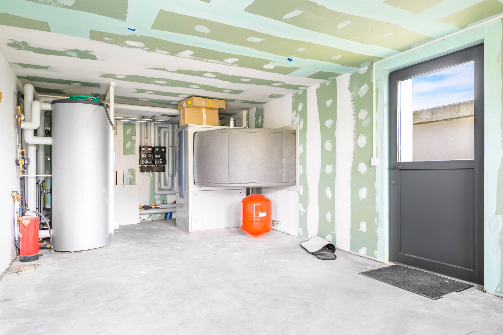 parking avec inside property et chauffe-eau
