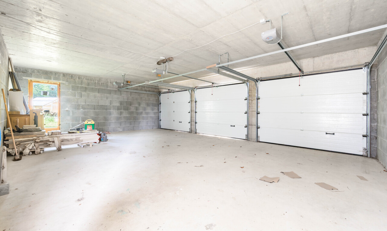 parking avec inside property