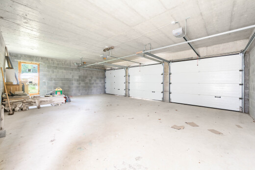 parking avec inside property
