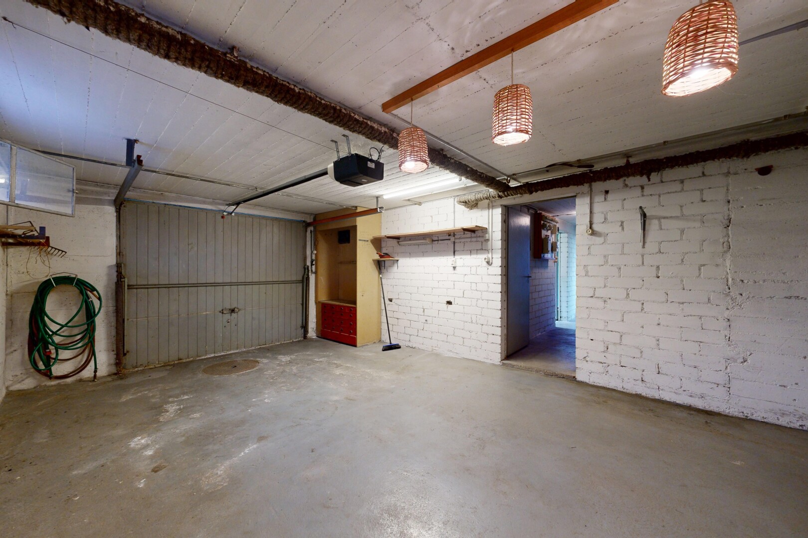 parking avec inside property