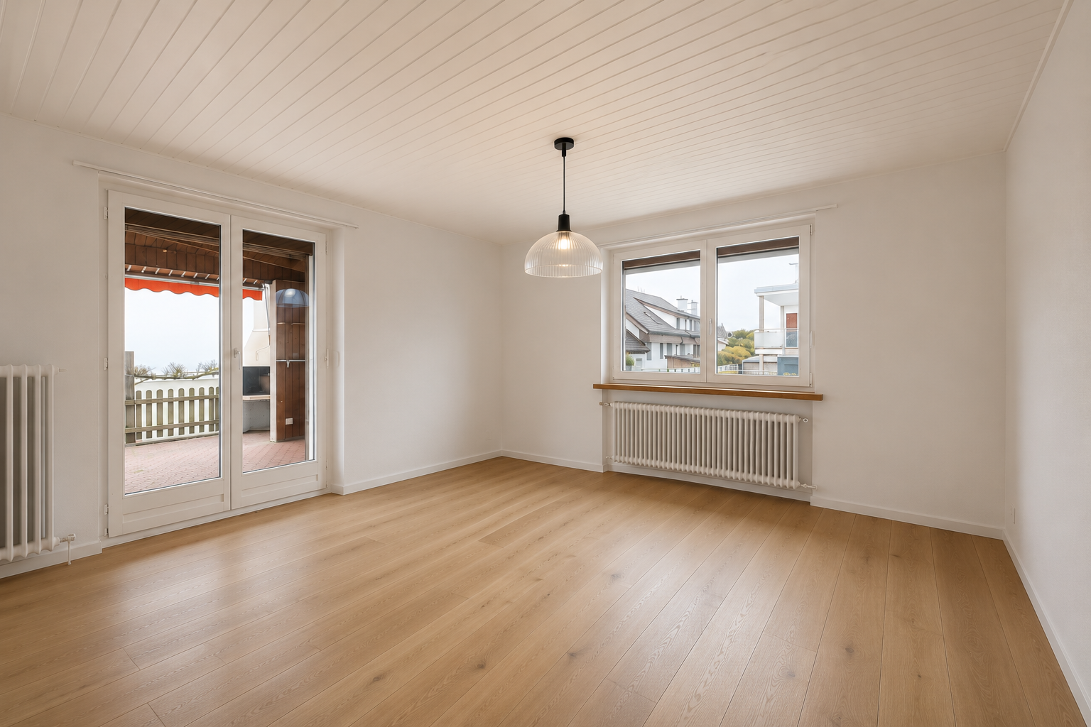 leerer raum mit wood ceiling, holzdecke, natural light, natürliches licht, und kühler