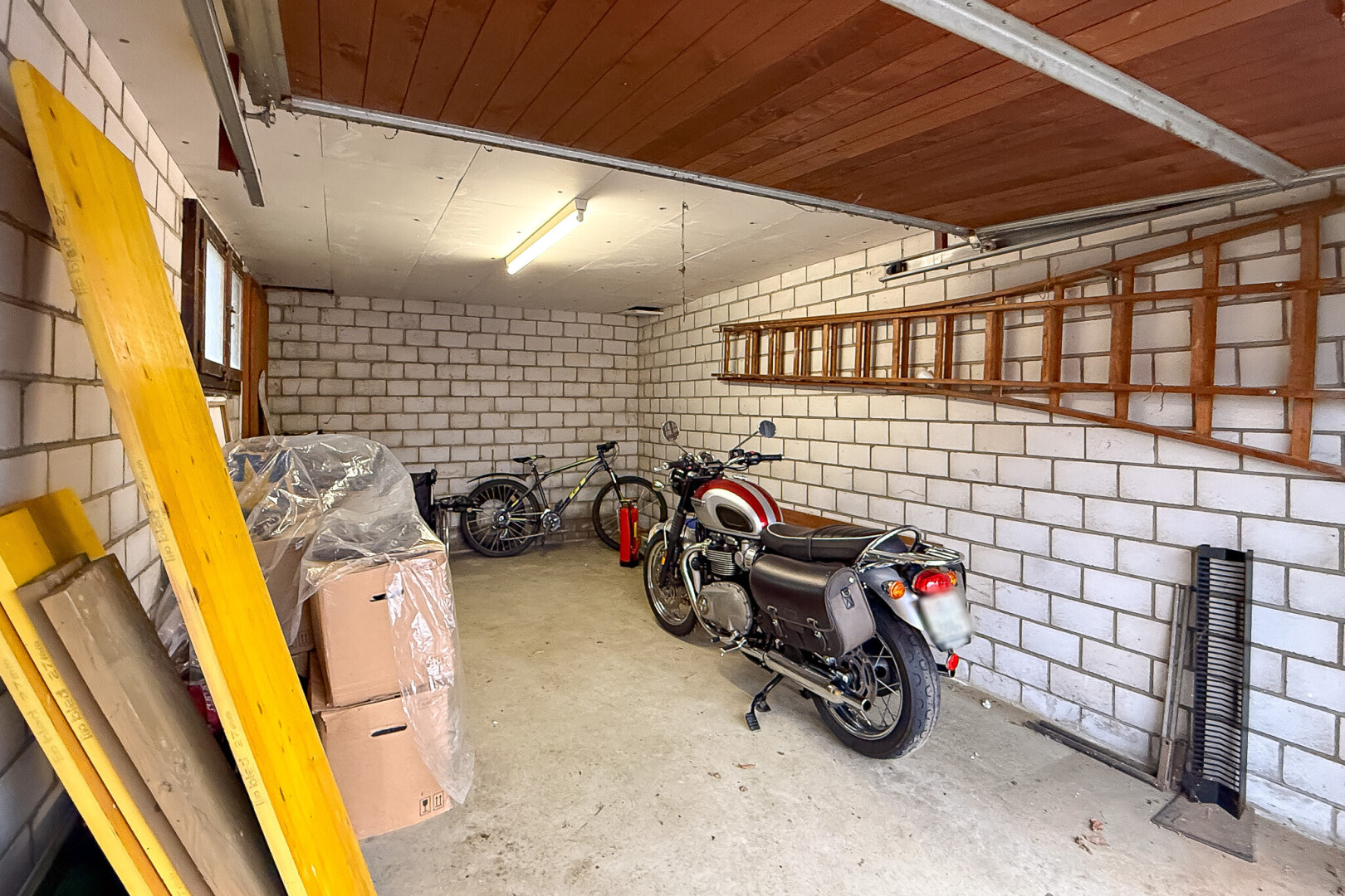 parking avec inside property