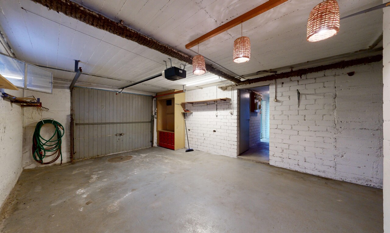 parking avec inside property