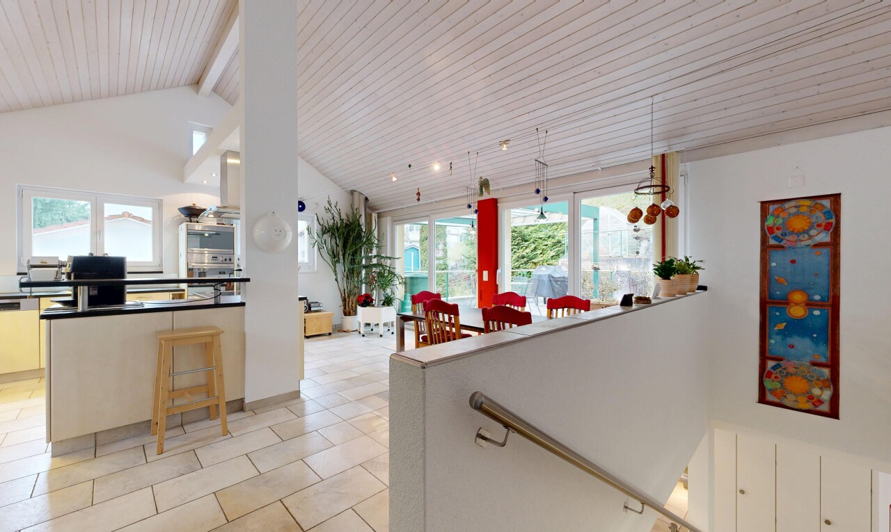 cuisine avec lumière naturelle, natural light, drywall, vaulted ceiling, et inside community