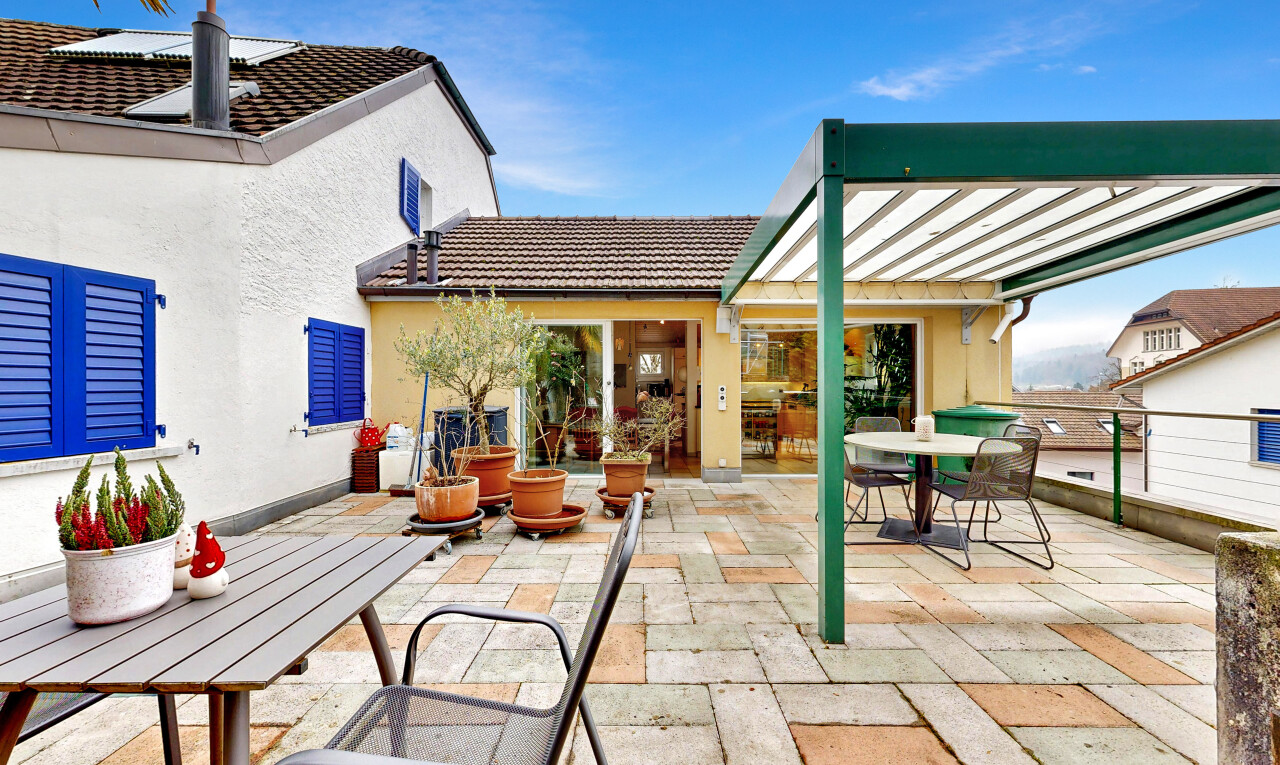 terrasse avec coin repas extérieur, day time, terrasse, et property visible