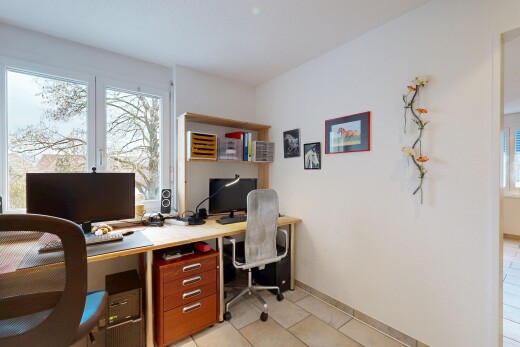 bureau avec lumière naturelle, natural light, espace bureau, télévision, et cloison sèche