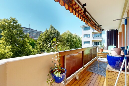 balkon mit balkon, from property, und day time