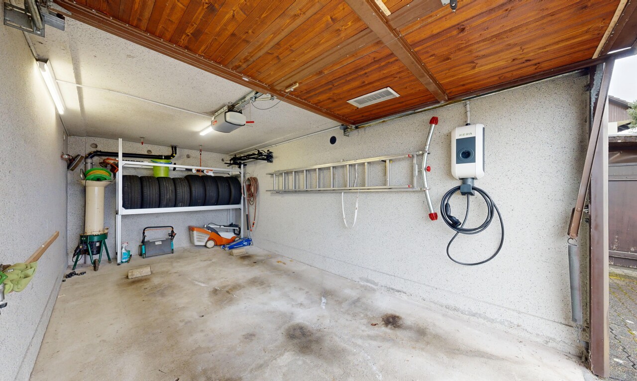 parking avec inside property