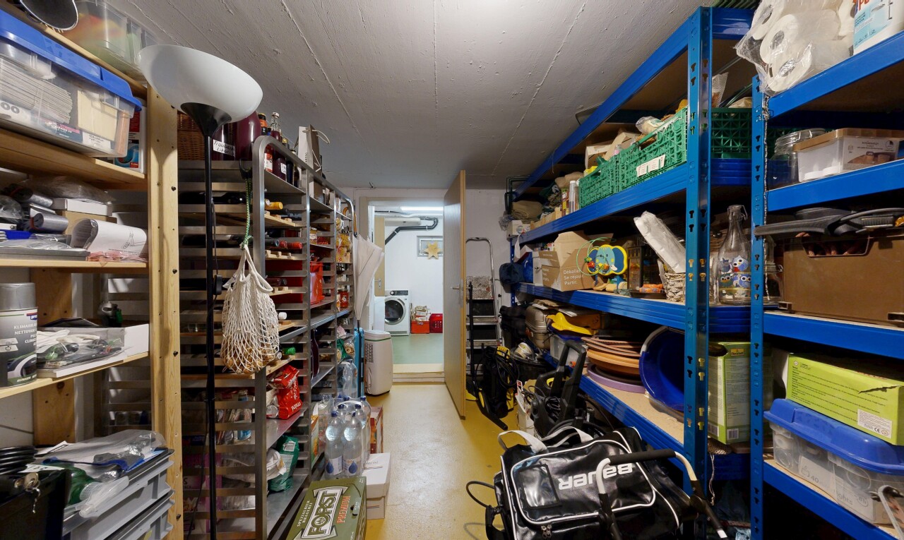garde-manger avec lave-linge et sèche-linge