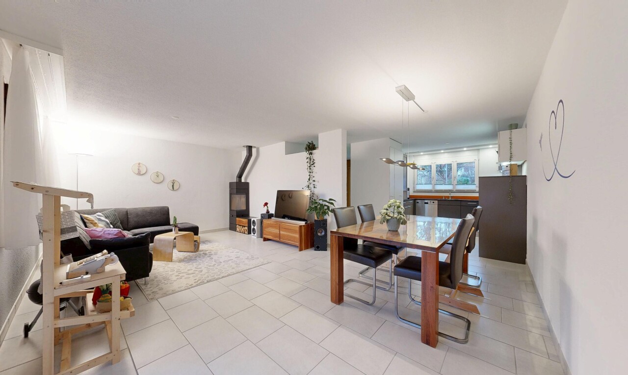 salon / salle à manger avec inside property, cloison sèche, drywall, lumière naturelle, et natural light