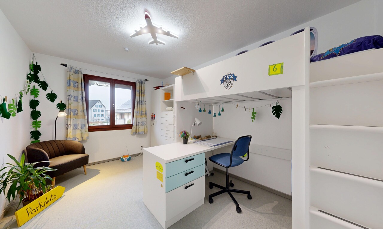bureau avec inside property, espace bureau, drywall, cloison sèche, et natural light